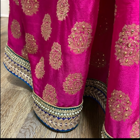 Indian Saree - Picture 4 of 7